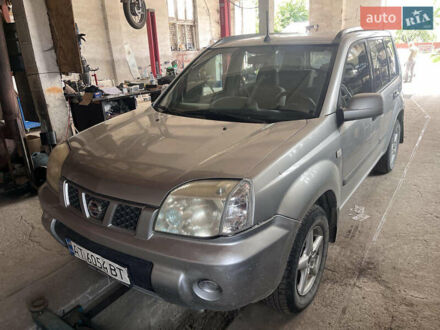 Сірий Ніссан ІксТрейл, об'ємом двигуна 2.2 л та пробігом 320 тис. км за 5732 $, фото 1 на Automoto.ua
