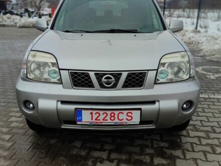 Серый Ниссан ИксТрейл, объемом двигателя 0 л и пробегом 353 тыс. км за 3850 $, фото 1 на Automoto.ua