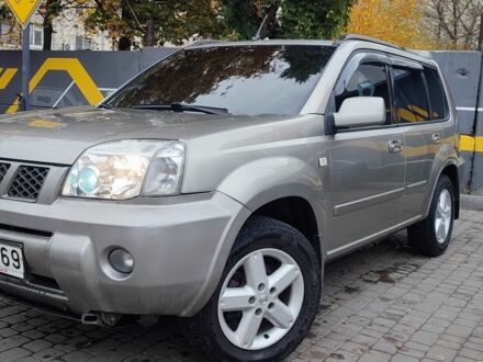 Серый Ниссан ИксТрейл, объемом двигателя 2.2 л и пробегом 293 тыс. км за 4000 $, фото 1 на Automoto.ua