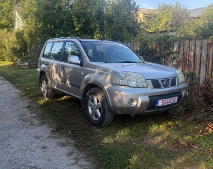Сірий Ніссан ІксТрейл, об'ємом двигуна 2.2 л та пробігом 300 тис. км за 3300 $, фото 1 на Automoto.ua