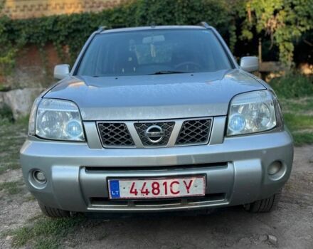 Сірий Ніссан ІксТрейл, об'ємом двигуна 0 л та пробігом 200 тис. км за 3200 $, фото 1 на Automoto.ua