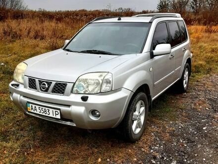 Серый Ниссан ИксТрейл, объемом двигателя 2 л и пробегом 210 тыс. км за 4500 $, фото 1 на Automoto.ua