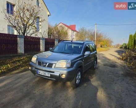 Серый Ниссан ИксТрейл, объемом двигателя 2.2 л и пробегом 230 тыс. км за 3650 $, фото 1 на Automoto.ua