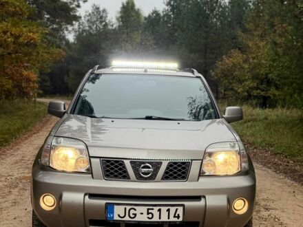 Серый Ниссан ИксТрейл, объемом двигателя 2 л и пробегом 317 тыс. км за 4000 $, фото 1 на Automoto.ua