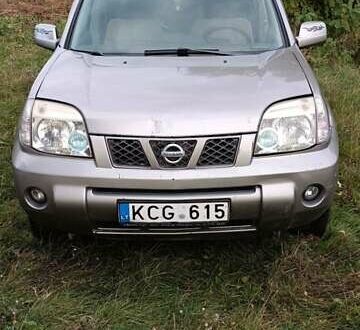 Серый Ниссан ИксТрейл, объемом двигателя 2.2 л и пробегом 350 тыс. км за 3400 $, фото 1 на Automoto.ua