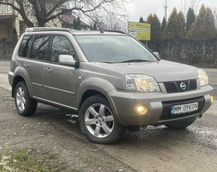 Сірий Ніссан ІксТрейл, об'ємом двигуна 2.2 л та пробігом 300 тис. км за 3350 $, фото 1 на Automoto.ua