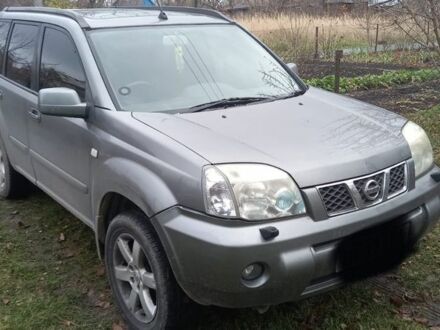 Серый Ниссан ИксТрейл, объемом двигателя 2.2 л и пробегом 200 тыс. км за 2300 $, фото 1 на Automoto.ua