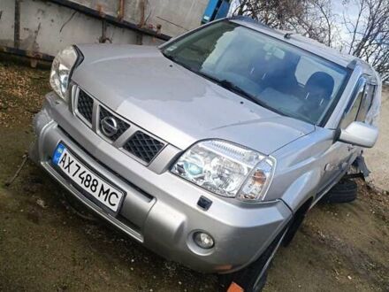 Серый Ниссан ИксТрейл, объемом двигателя 2 л и пробегом 230 тыс. км за 1500 $, фото 1 на Automoto.ua