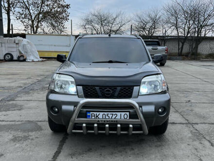 Серый Ниссан ИксТрейл, объемом двигателя 2 л и пробегом 303 тыс. км за 4699 $, фото 1 на Automoto.ua