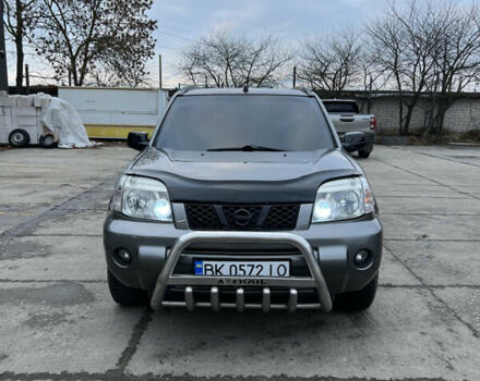 Серый Ниссан ИксТрейл, объемом двигателя 2 л и пробегом 303 тыс. км за 4699 $, фото 1 на Automoto.ua