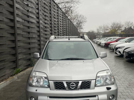 Серый Ниссан ИксТрейл, объемом двигателя 2 л и пробегом 208 тыс. км за 6600 $, фото 1 на Automoto.ua