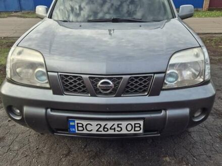 Серый Ниссан ИксТрейл, объемом двигателя 2.2 л и пробегом 383 тыс. км за 6000 $, фото 1 на Automoto.ua