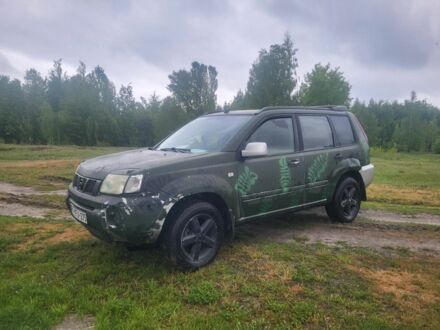 Серый Ниссан ИксТрейл, объемом двигателя 2 л и пробегом 300 тыс. км за 3579 $, фото 1 на Automoto.ua