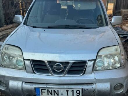 Серый Ниссан ИксТрейл, объемом двигателя 2.2 л и пробегом 350 тыс. км за 3600 $, фото 1 на Automoto.ua