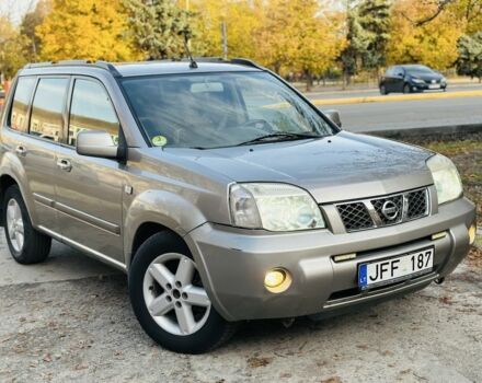 Серый Ниссан ИксТрейл, объемом двигателя 2.2 л и пробегом 280 тыс. км за 3400 $, фото 1 на Automoto.ua