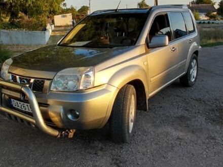 Серый Ниссан ИксТрейл, объемом двигателя 2.2 л и пробегом 380 тыс. км за 3500 $, фото 1 на Automoto.ua