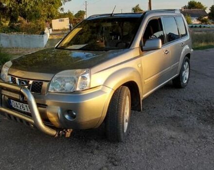 Серый Ниссан ИксТрейл, объемом двигателя 2.2 л и пробегом 380 тыс. км за 3500 $, фото 1 на Automoto.ua