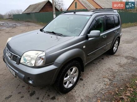 Серый Ниссан ИксТрейл, объемом двигателя 2.49 л и пробегом 211 тыс. км за 7500 $, фото 1 на Automoto.ua