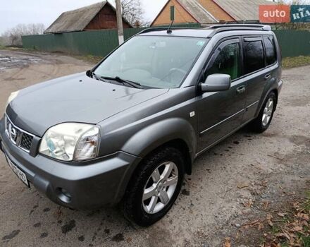 Серый Ниссан ИксТрейл, объемом двигателя 2.49 л и пробегом 211 тыс. км за 7500 $, фото 1 на Automoto.ua