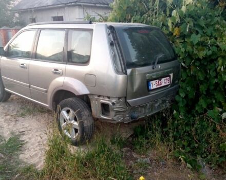 Сірий Ніссан ІксТрейл, об'ємом двигуна 2 л та пробігом 216 тис. км за 2000 $, фото 1 на Automoto.ua