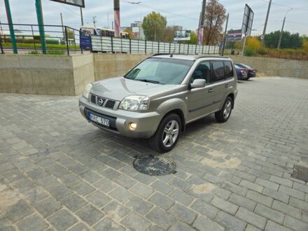 Сірий Ніссан ІксТрейл, об'ємом двигуна 2.2 л та пробігом 320 тис. км за 3550 $, фото 1 на Automoto.ua