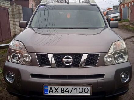 Сірий Ніссан ІксТрейл, об'ємом двигуна 2 л та пробігом 212 тис. км за 9800 $, фото 1 на Automoto.ua