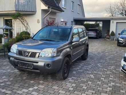 Серый Ниссан ИксТрейл, объемом двигателя 2.2 л и пробегом 214 тыс. км за 3990 $, фото 1 на Automoto.ua