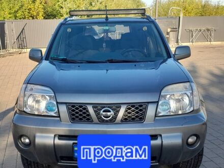 Сірий Ніссан ІксТрейл, об'ємом двигуна 2.2 л та пробігом 320 тис. км за 7800 $, фото 1 на Automoto.ua