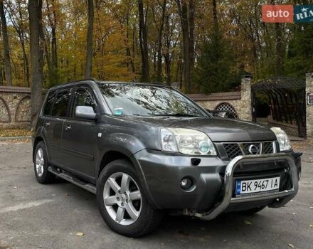Сірий Ніссан ІксТрейл, об'ємом двигуна 2.2 л та пробігом 300 тис. км за 6700 $, фото 1 на Automoto.ua