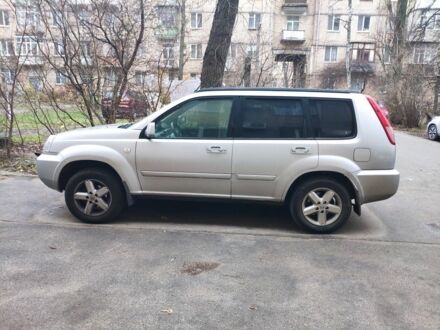 Серый Ниссан ИксТрейл, объемом двигателя 2 л и пробегом 196 тыс. км за 9000 $, фото 1 на Automoto.ua