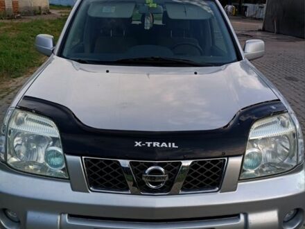 Серый Ниссан ИксТрейл, объемом двигателя 2.2 л и пробегом 220 тыс. км за 4900 $, фото 1 на Automoto.ua