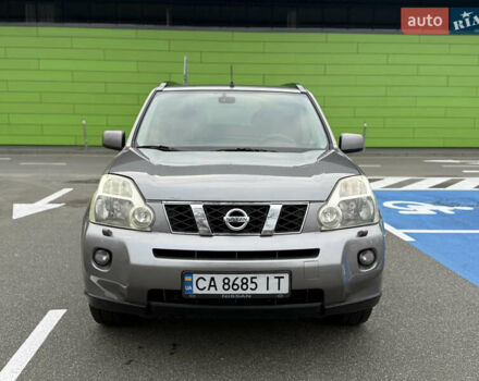 Серый Ниссан ИксТрейл, объемом двигателя 2 л и пробегом 235 тыс. км за 8300 $, фото 1 на Automoto.ua