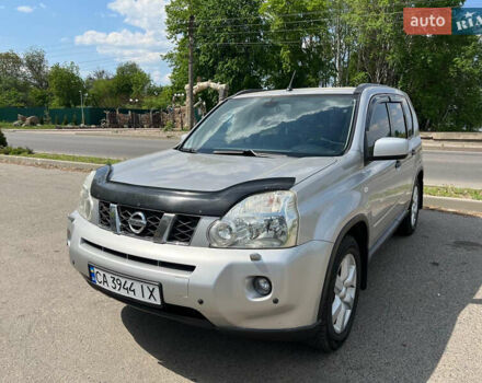 Серый Ниссан ИксТрейл, объемом двигателя 2 л и пробегом 280 тыс. км за 8000 $, фото 1 на Automoto.ua