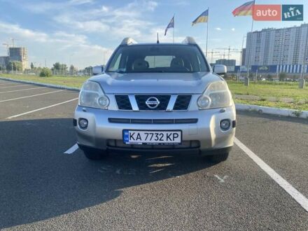 Сірий Ніссан ІксТрейл, об'ємом двигуна 2 л та пробігом 210 тис. км за 9889 $, фото 1 на Automoto.ua