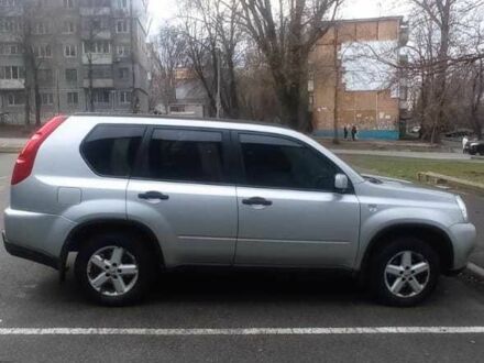 Сірий Ніссан ІксТрейл, об'ємом двигуна 2 л та пробігом 215 тис. км за 5999 $, фото 1 на Automoto.ua