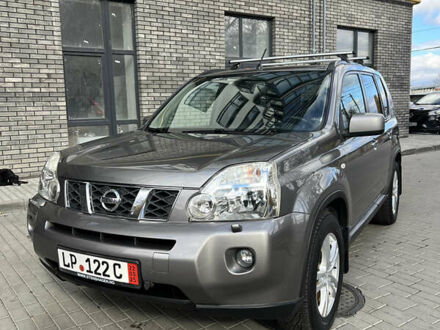 Серый Ниссан ИксТрейл, объемом двигателя 2 л и пробегом 229 тыс. км за 10100 $, фото 1 на Automoto.ua