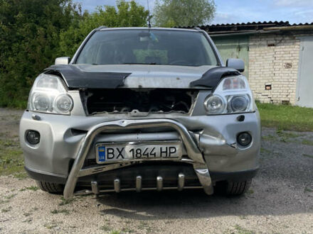 Сірий Ніссан ІксТрейл, об'ємом двигуна 2 л та пробігом 349 тис. км за 6900 $, фото 1 на Automoto.ua