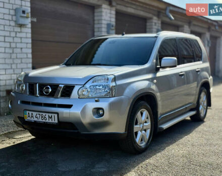 Ниссан ИксТрейл 2008 в Киеве на Automoto.ua Серый Ниссан ИксТрейл, объемом двигателя 2 л и пробегом 199 тыс. км за 8800 $, фото 1 на Automoto.ua