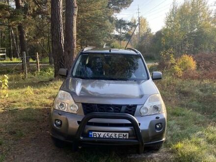 Ниссан ИксТрейл 2008 в Нетешине на Automoto.ua Серый Ниссан ИксТрейл, объемом двигателя 2 л и пробегом 272 тыс. км за 10000 $, фото 1 на Automoto.ua