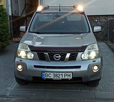 Серый Ниссан ИксТрейл, объемом двигателя 2 л и пробегом 220 тыс. км за 9800 $, фото 1 на Automoto.ua