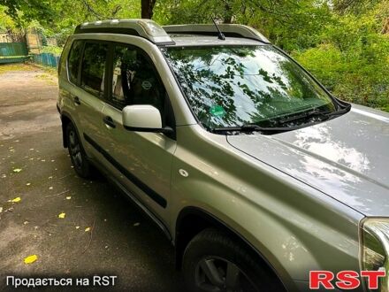Серый Ниссан ИксТрейл, объемом двигателя 2 л и пробегом 290 тыс. км за 9800 $, фото 1 на Automoto.ua