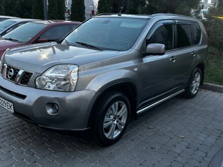 Сірий Ніссан ІксТрейл, об'ємом двигуна 2 л та пробігом 262 тис. км за 7999 $, фото 1 на Automoto.ua