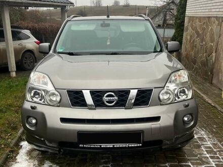 Серый Ниссан ИксТрейл, объемом двигателя 2 л и пробегом 185 тыс. км за 10200 $, фото 1 на Automoto.ua