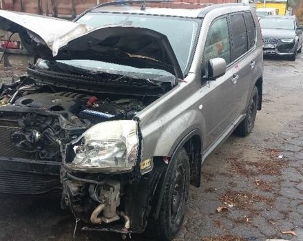 Сірий Ніссан ІксТрейл, об'ємом двигуна 2 л та пробігом 200 тис. км за 4500 $, фото 1 на Automoto.ua