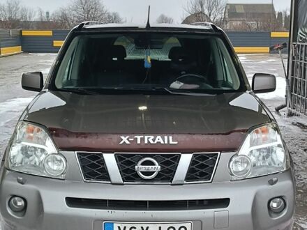 Серый Ниссан ИксТрейл, объемом двигателя 2 л и пробегом 450 тыс. км за 6000 $, фото 1 на Automoto.ua
