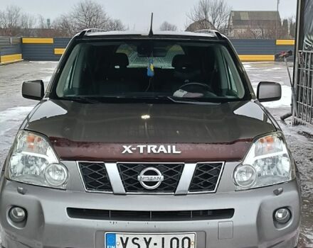 Серый Ниссан ИксТрейл, объемом двигателя 2 л и пробегом 450 тыс. км за 6000 $, фото 1 на Automoto.ua
