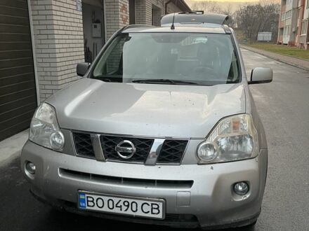 Сірий Ніссан ІксТрейл, об'ємом двигуна 2 л та пробігом 226 тис. км за 11500 $, фото 1 на Automoto.ua