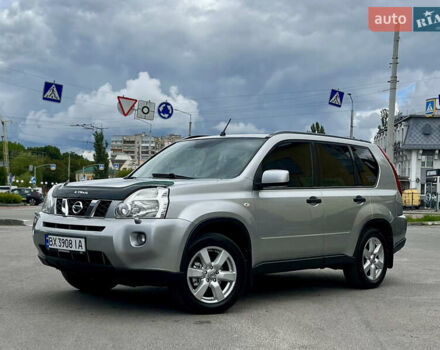 Серый Ниссан ИксТрейл, объемом двигателя 2.5 л и пробегом 286 тыс. км за 10500 $, фото 1 на Automoto.ua