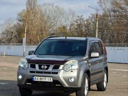 Серый Ниссан ИксТрейл, объемом двигателя 2.49 л и пробегом 236 тыс. км за 10999 $, фото 1 на Automoto.ua