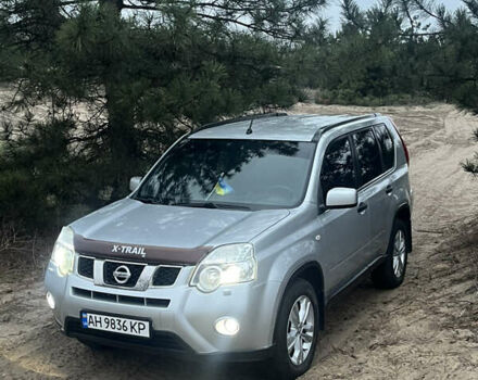 Серый Ниссан ИксТрейл, объемом двигателя 2 л и пробегом 200 тыс. км за 12000 $, фото 1 на Automoto.ua
